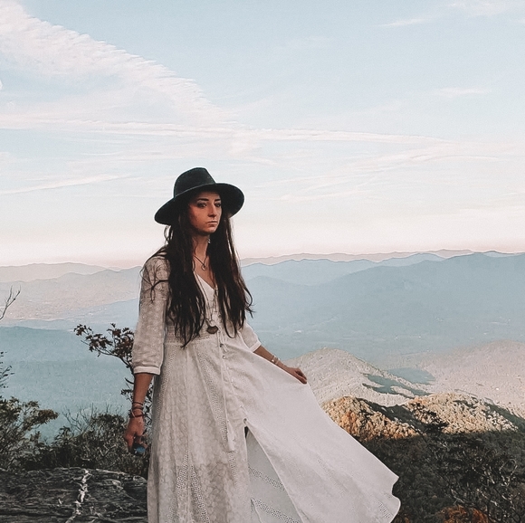 White dress - Picture 3 of 4